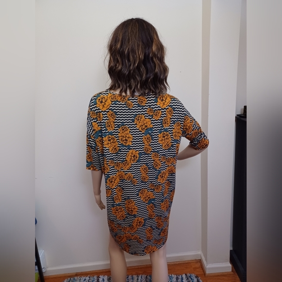 🤍 EUC LuLaRoe Irma Tunic Top Size XS - Picture 2 of 5